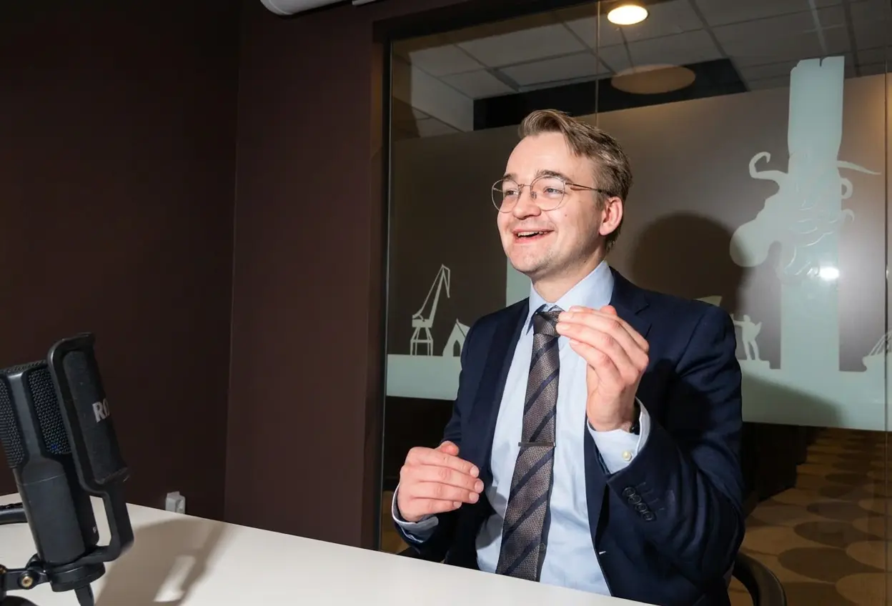 Adam Tafvelin, Devies